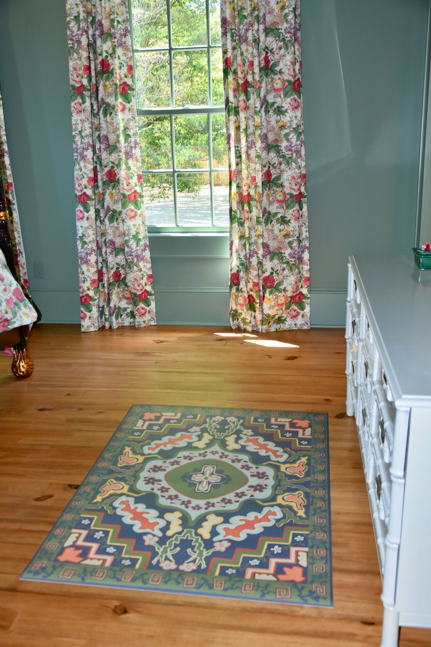 "Jules" Heriz style Vinyl Floor Mat - 39" x 54"