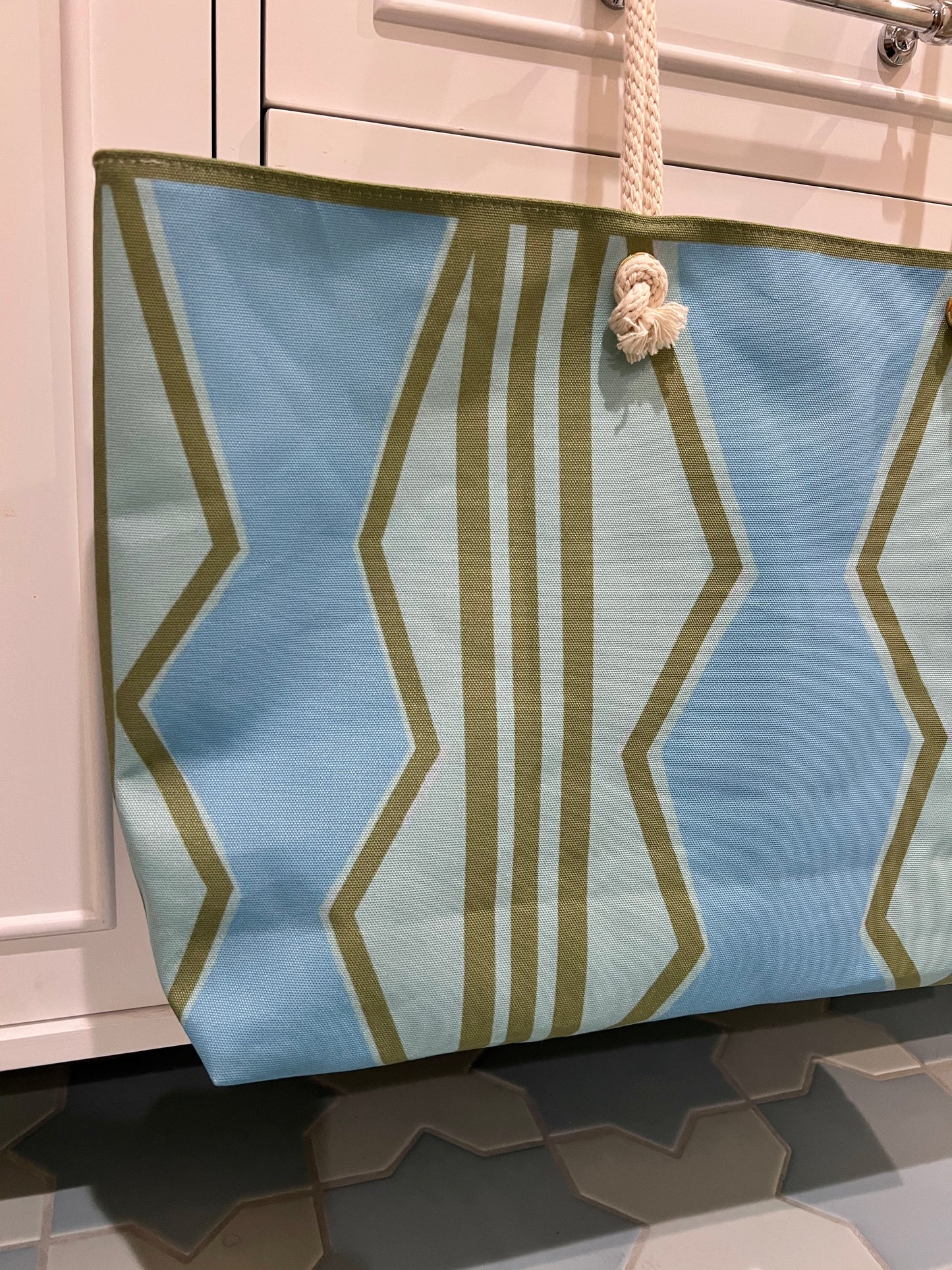 LWH Weekender - Outside The Lines in Blue/Green
