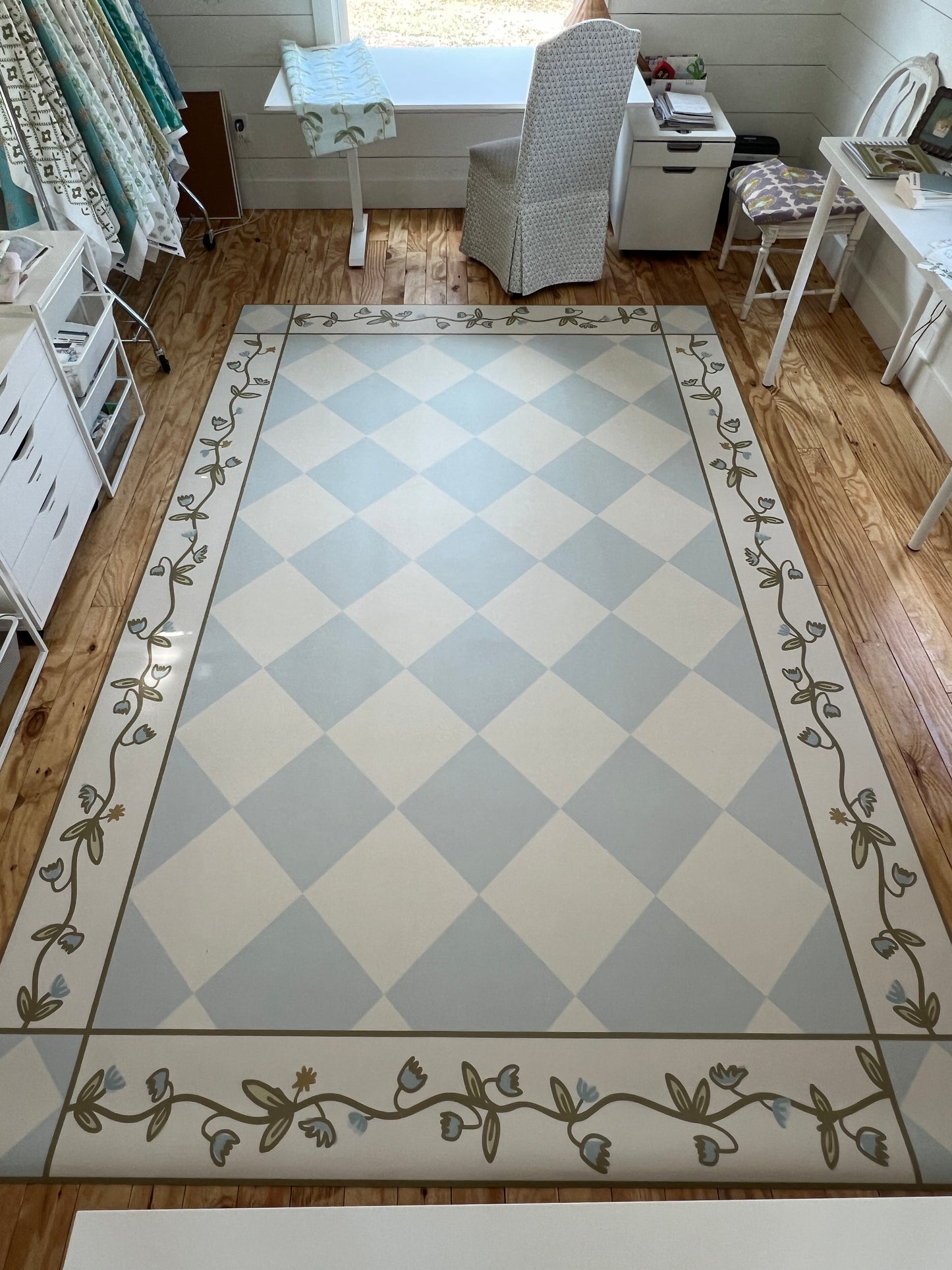 "Floral Diamonds" Checkerboard Cottage Floral Vinyl Floor Mat - 84" x 132"