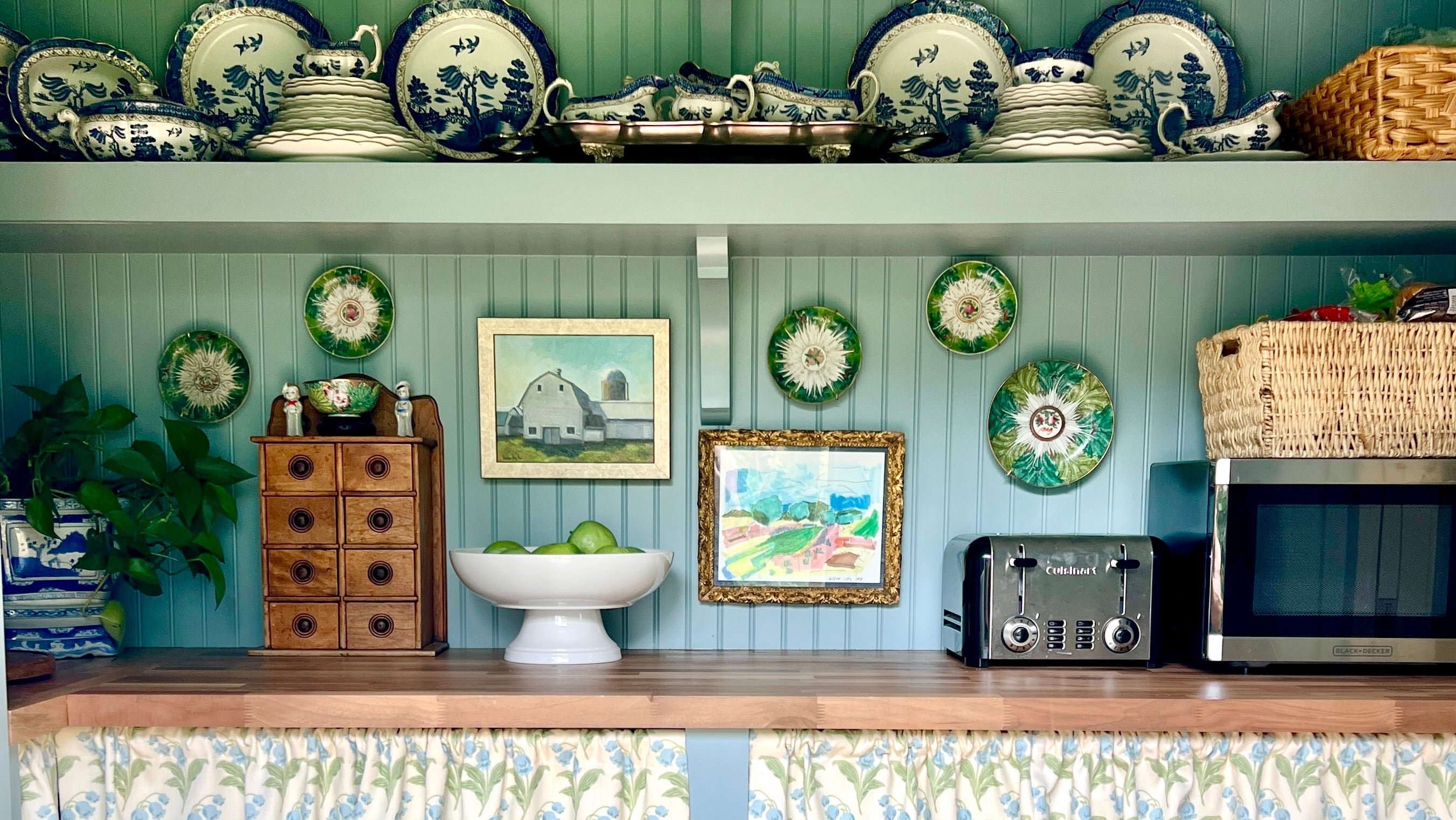 Butlers Pantry, Skullery with blue and white china, cafe curtains